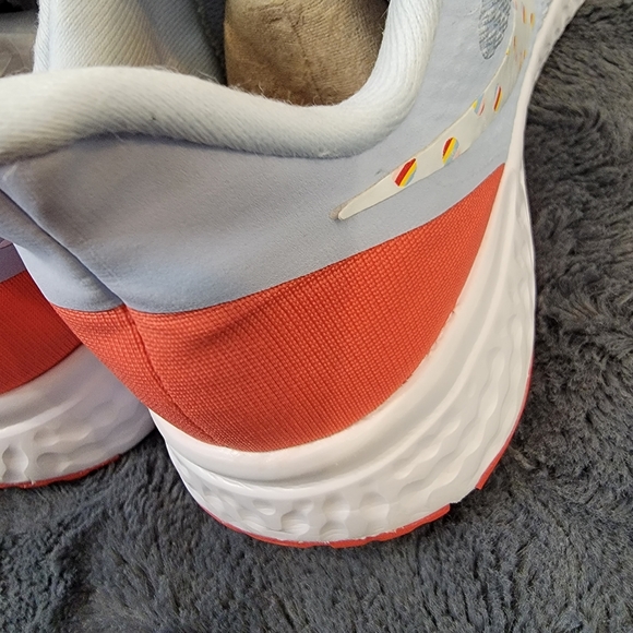 Nike the Women's Revolution 5 Running Shoes - Picture 8 of 14